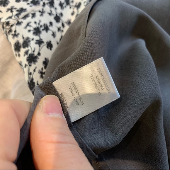 Halston Heritage Grey Washed Silk Blouse - size 6 - Picture 7 of 7